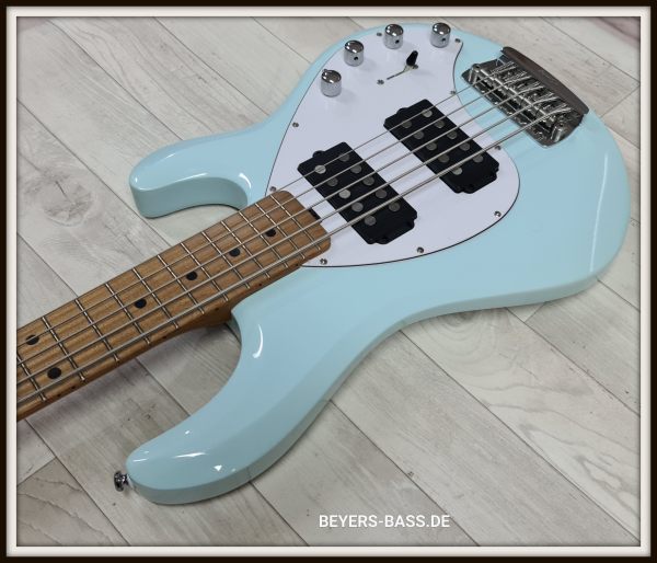 Preview: Sterling by Music Man StingRay Ray35 HH Roasted Maple, Daphne Blue